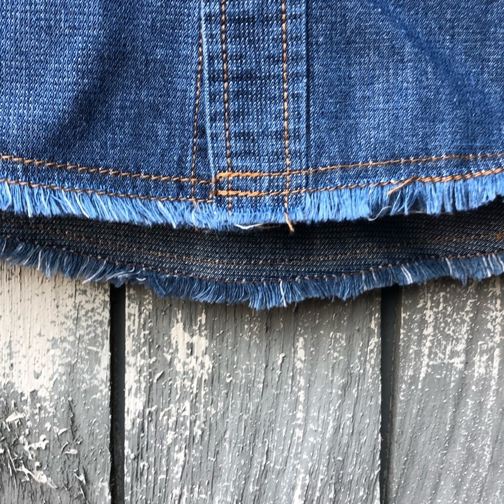 Original Use Denim Jean Style Raw Hem Woman’s XS Button Down Jean Shirt NWT - Picture 5 of 12